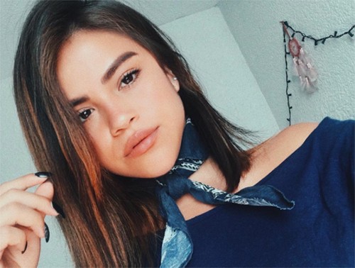 Selena Gomez Fans Are Freaking Out Over This Look-Alike On The Internet: Meet Her Doppleganger Selena Gomez Fans Are Freaking Out Over This Look-Alike On The Internet: Meet Her Doppleganger