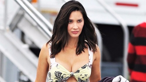 Olivia Munn Flaunts Cleavage & Bare Butt After Ex Aaron Rodgers Is Spotted With New Woman Olivia Munn Flaunts Cleavage & Bare Butt After Ex Aaron Rodgers Is Spotted With New Woman