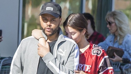 Selena Gomez & The Weeknd Look Madly In Love As She Kisses Him In Nothing But A Football Jersey Selena Gomez & The Weeknd Look Madly In Love As She Kisses Him In Nothing But A Football Jersey