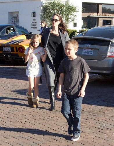 Angelina Jolie Takes Shiloh & Other Kids To Toys ‘R’ Us For Massive Shopping Spree — See Pics Angelina Jolie Takes Shiloh & Other Kids To Toys ‘R’ Us For Massive Shopping Spree — See Pics