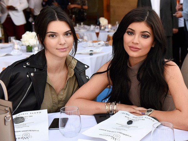 Kendall & Pregnant Kylie Jenner Cuddle Up With BFs Blake & Travis On Spooky Halloween Date Kendall & Pregnant Kylie Jenner Cuddle Up With BFs Blake & Travis On Spooky Halloween Date
