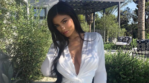 Kylie Jenner’s Caught Buying Tampons & Everyone’s Questioning Her Pregnancy For Real