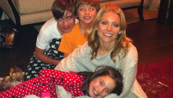 Kelly Ripa Posts Sweet Photos Of Daughter Lola Consuelos Hugging Her Brothers — So Cute