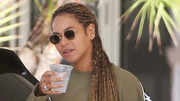 Beyonce & Jay-z Leave The Kids At Home For Romantic Weekend Aboard A Yacht — Pics