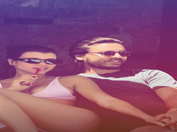 Scott Disick and Sofia Richie Head to Cabo for ''Couple's Retreat'' With His Kids Scott Disick and Sofia Richie Head to Cabo for ''Couple's Retreat'' With His Kids