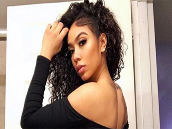 17 Gorgeous Stars Showing off Toned Butts In Jeans: Lani Blair, Beyonce & More 17 Gorgeous Stars Showing off Toned Butts In Jeans: Lani Blair, Beyonce & More