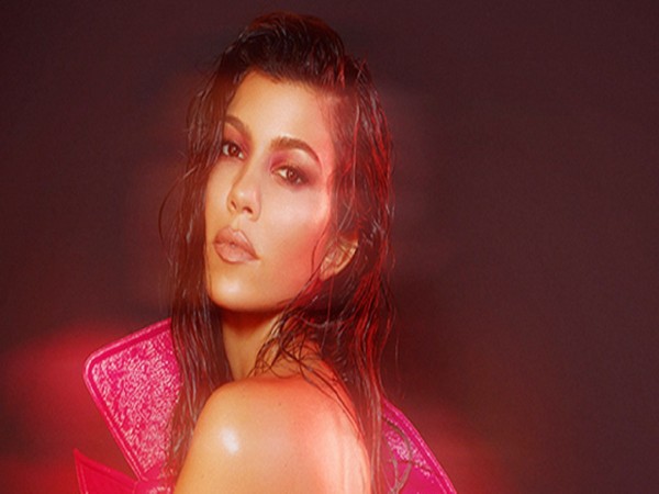 Kourtney, Kim & All The Kardashian & Jenner Sisters: Every Time They’ve Posed Nude Kourtney, Kim & All The Kardashian & Jenner Sisters: Every Time They’ve Posed Nude