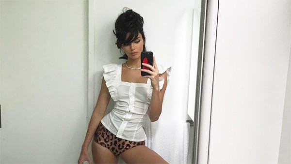 Kendall Jenner Snaps A Nude Selfie While Sipping Wine In A Luxurious Bathroom & We're Envious — Pic Kendall Jenner Snaps A Nude Selfie While Sipping Wine In A Luxurious Bathroom & We're Envious — Pic