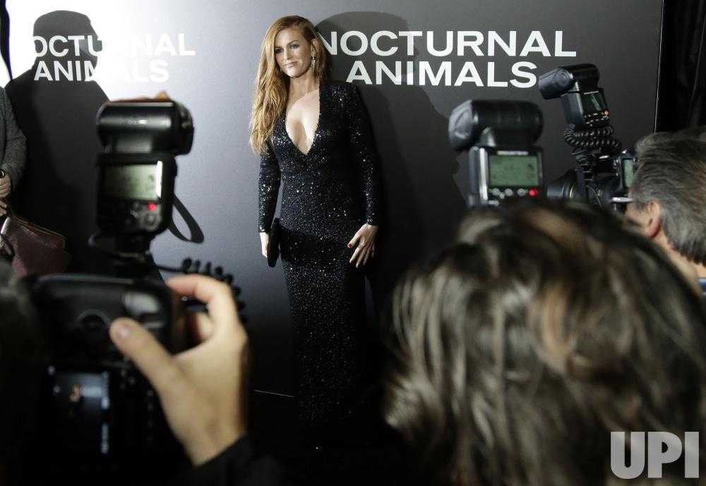 Isla Fisher Arrives On The Red Carpet At the Premiere of Nocturnal Animals