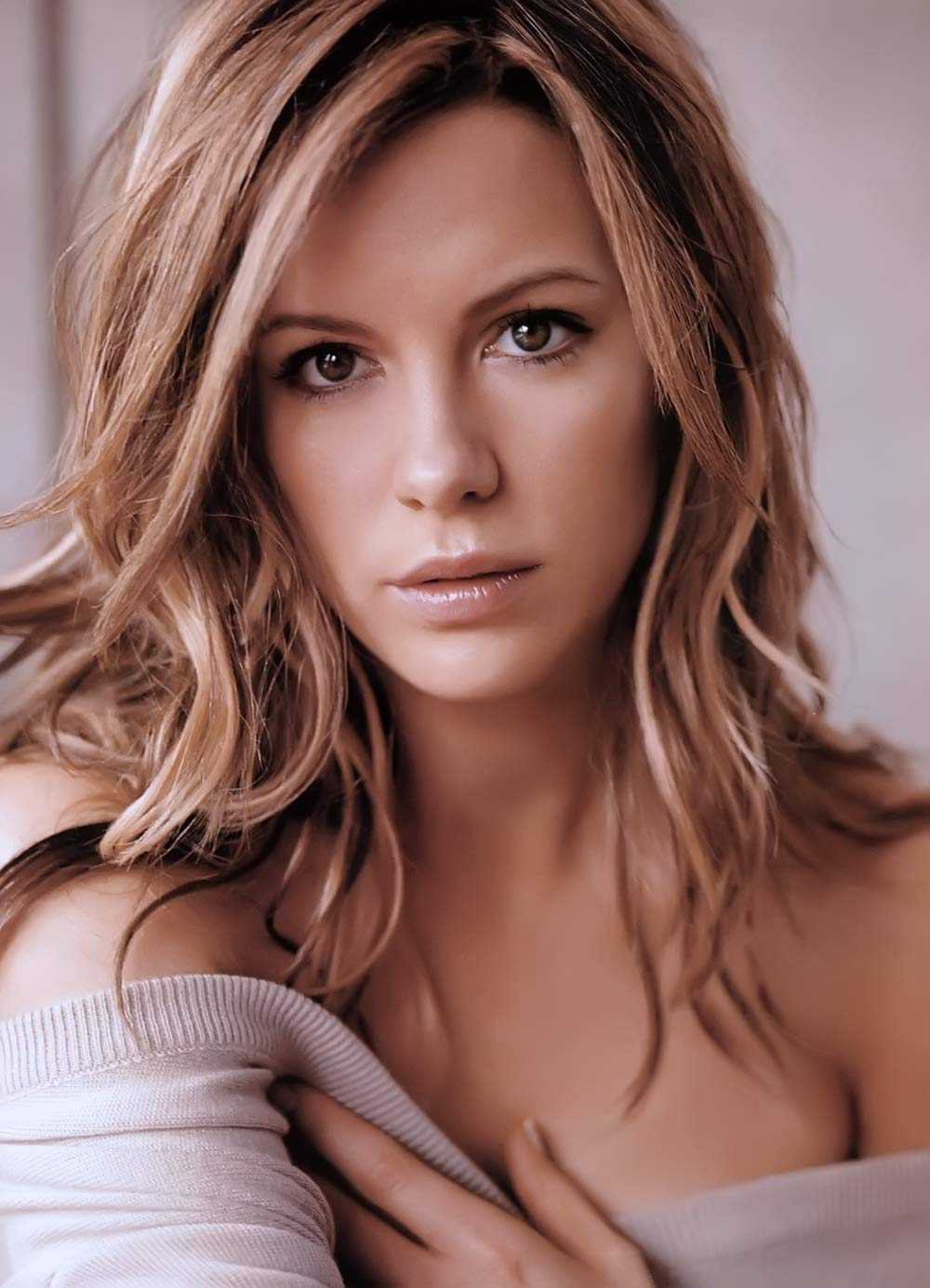 Kate Beckinsale gorgeous
