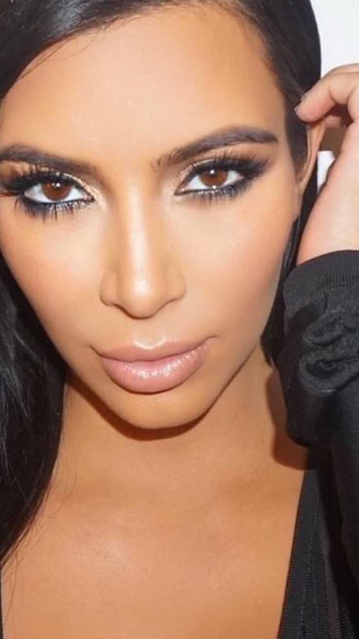 Kim Kardashian debuts lip ring