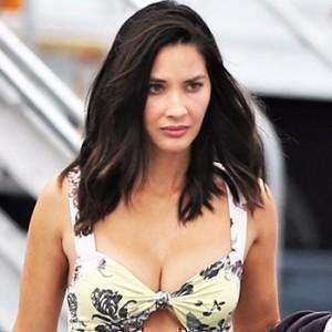 Olivia Munn Flaunts Cleavage & Bare Butt After Ex Aaron Rodgers Is Spotted With New Woman Olivia Munn Flaunts Cleavage & Bare Butt After Ex Aaron Rodgers Is Spotted With New Woman