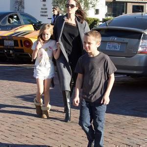 Angelina Jolie Takes Shiloh & Other Kids To Toys ‘r’ Us For Massive Shopping Spree — See Pics Angelina Jolie Takes Shiloh & Other Kids To Toys ‘r’ Us For Massive Shopping Spree — See Pics