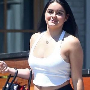 Young Love! Ariel Winter, 19, Shares Passionate Kiss With Boyfriend Levi Meaden, 29, As She Flashes Skin In Tiny Crop Top Young Love! Ariel Winter, 19, Shares Passionate Kiss With Boyfriend Levi Meaden, 29, As She Flashes Skin In Tiny Crop Top