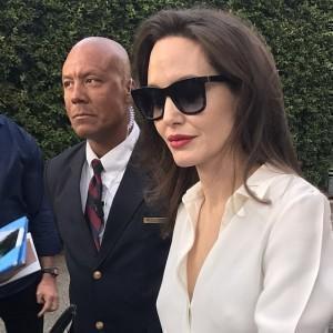 Comfortable Customer! Angelina Jolie Waves To A Few Fans As She Tries To Keep Low-profile Comfortable Customer! Angelina Jolie Waves To A Few Fans As She Tries To Keep Low-profile