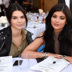 Kendall & Pregnant Kylie Jenner Cuddle Up With Bfs Blake & Travis On Spooky Halloween Date Kendall & Pregnant Kylie Jenner Cuddle Up With Bfs Blake & Travis On Spooky Halloween Date